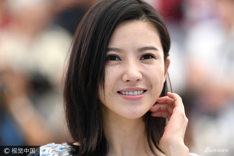 杨子电影节,《亮相未来》剧组路过photocall,电影李睿携主演戛纳蓝导演海湾图片