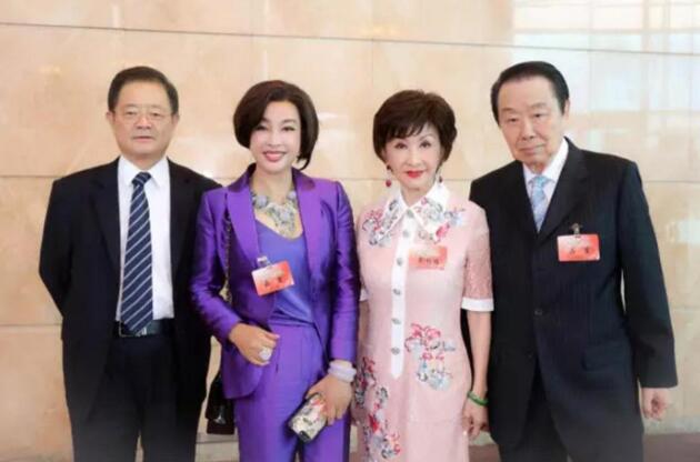 刘晓庆与75岁富商丈夫合体现身
